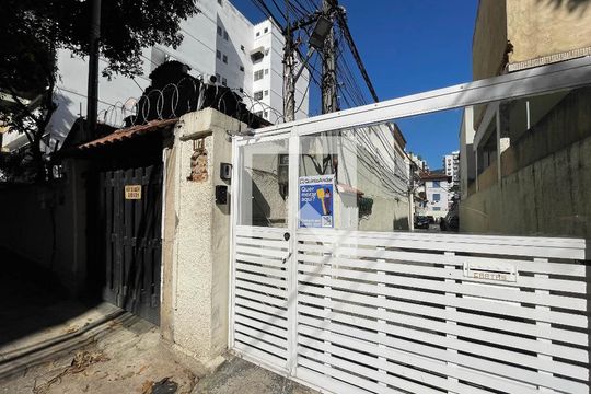 Fachada de casa à venda com 4 quartos, 119m² em Grajaú, Rio de Janeiro