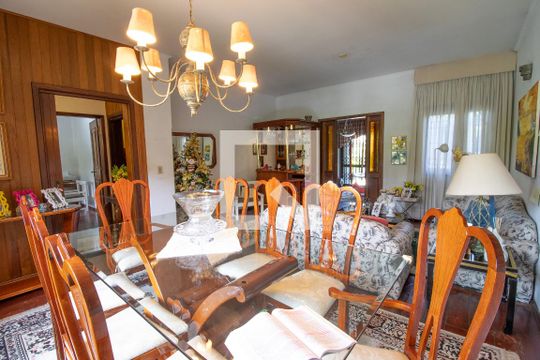 Sala de casa à venda com 3 quartos, 310m² em Boa Vista, Porto Alegre