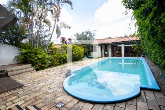 Piscina de casa à venda com 3 quartos, 310m² em Boa Vista, Porto Alegre