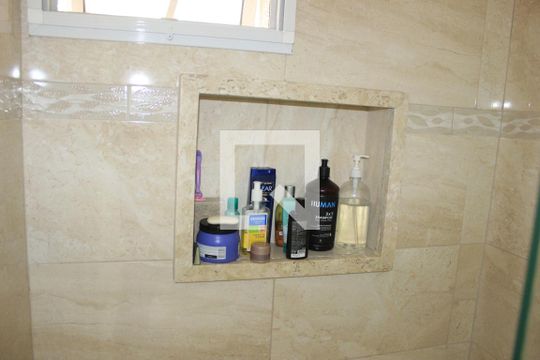 Banheiro da Suíte de apartamento para alugar com 2 quartos, 75m² em Vila Augusta, Guarulhos