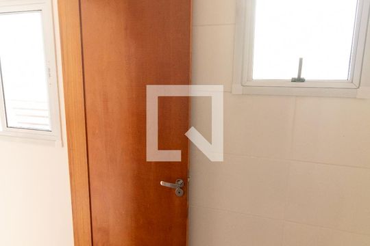 Banheiro de apartamento para alugar com 2 quartos, 33m² em Vila Nova Savoia, São Paulo