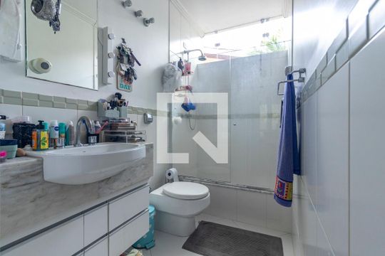Suíte 2 - Banheiro 1 de casa à venda com 2 quartos, 280m² em Vila Clementino, São Paulo