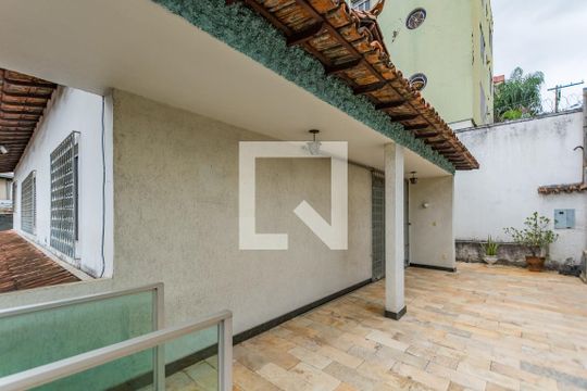 Entrada de casa à venda com 3 quartos, 465m² em Coração Eucarístico, Belo Horizonte