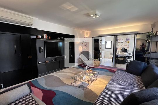 Sala de TV de apartamento à venda com 3 quartos, 204m² em Jardim Paulista, São Paulo