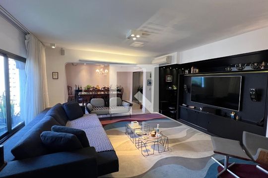 Sala de TV de apartamento à venda com 3 quartos, 204m² em Jardim Paulista, São Paulo