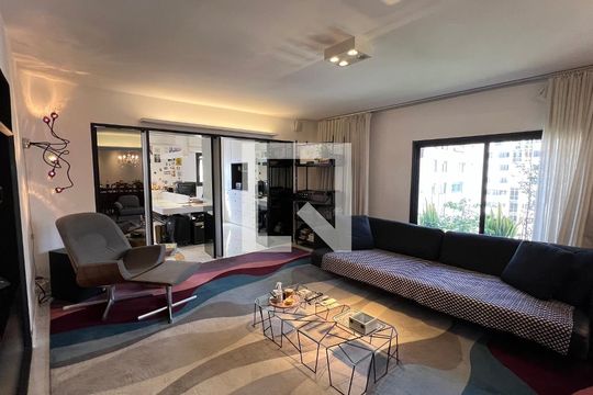 Sala de TV de apartamento à venda com 3 quartos, 204m² em Jardim Paulista, São Paulo