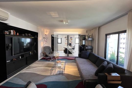 Sala de TV de apartamento à venda com 3 quartos, 204m² em Jardim Paulista, São Paulo