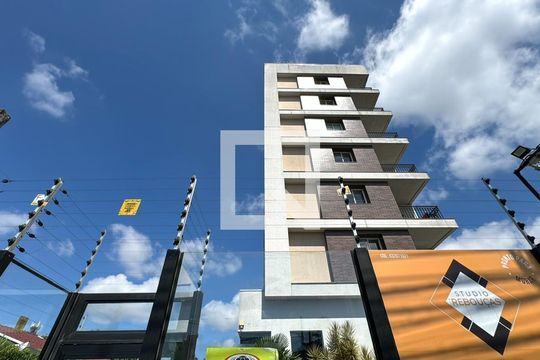 Fachada de apartamento para alugar com 1 quarto, 17m² em Rebouças, Curitiba