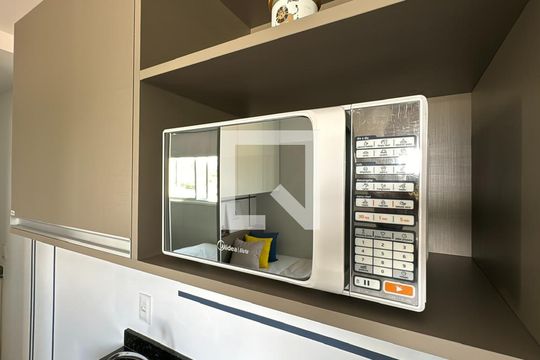 Cozinha de apartamento para alugar com 1 quarto, 17m² em Rebouças, Curitiba