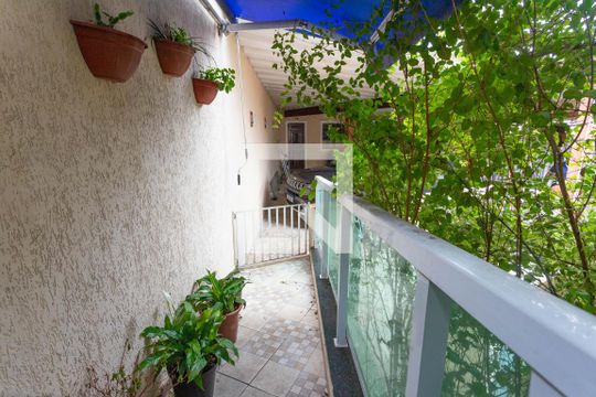 Passagem para garagem  de casa à venda com 3 quartos, 303m² em Centro, Diadema