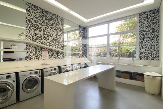 Lavanderia de apartamento para alugar com 1 quarto, 54m² em Alphaville Industrial, Barueri