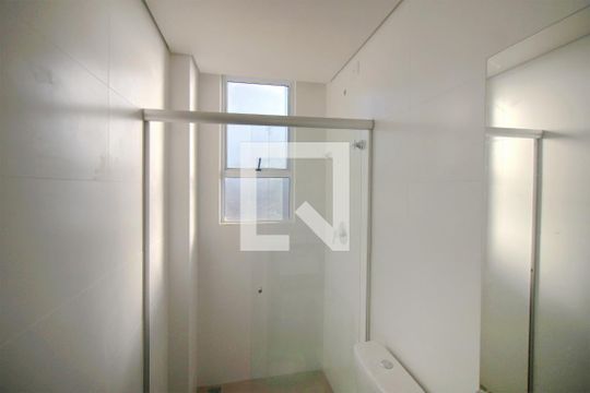 Banheiro de apartamento à venda com 2 quartos, 111m² em Ana Lúcia, Belo Horizonte