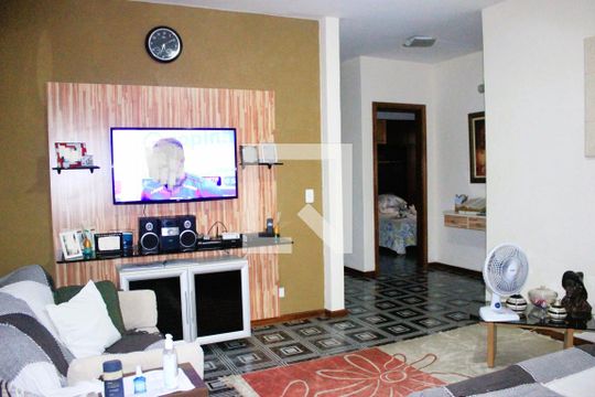 Sala de casa à venda com 5 quartos, 260m² em Jardim Jovaia, Guarulhos