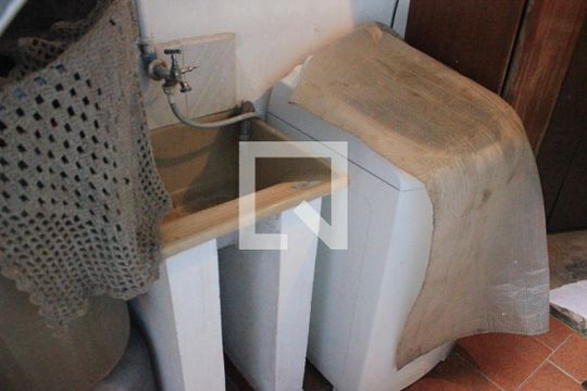 Lavanderia de casa à venda com 5 quartos, 260m² em Jardim Jovaia, Guarulhos