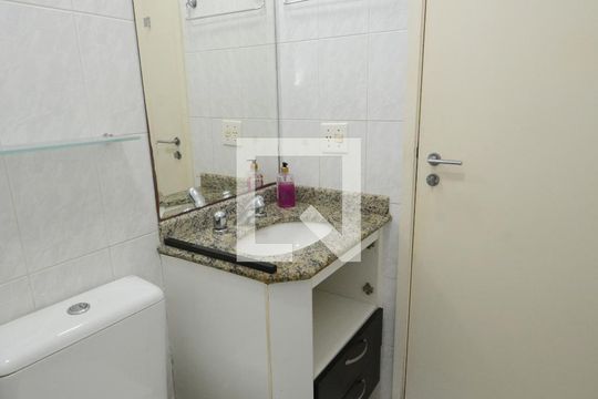 Banheiro de apartamento à venda com 2 quartos, 68m² em Jardim Itapeva, São Paulo