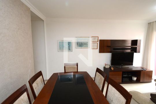 Sala de apartamento à venda com 2 quartos, 68m² em Jardim Itapeva, São Paulo