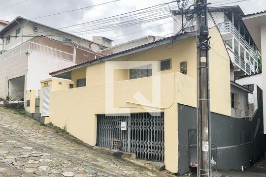 Fachada de kitnet/studio para alugar com 1 quarto, 15m² em Trindade, Florianópolis