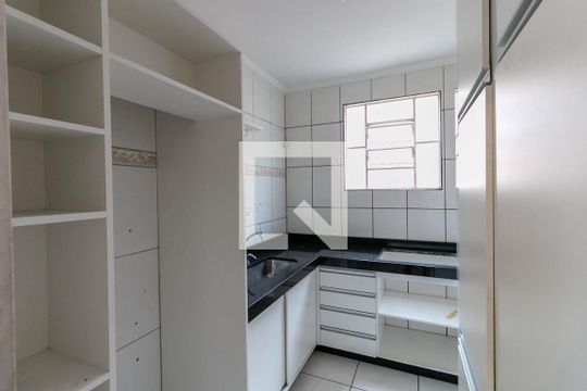 Cozinha de apartamento para alugar com 3 quartos, 75m² em Carlos Prates, Belo Horizonte