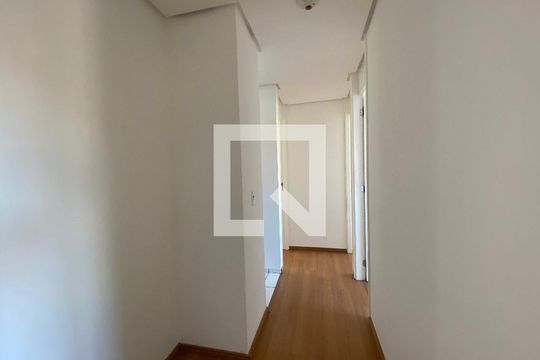 Corredor  de apartamento à venda com 3 quartos, 55m² em Igara, Canoas