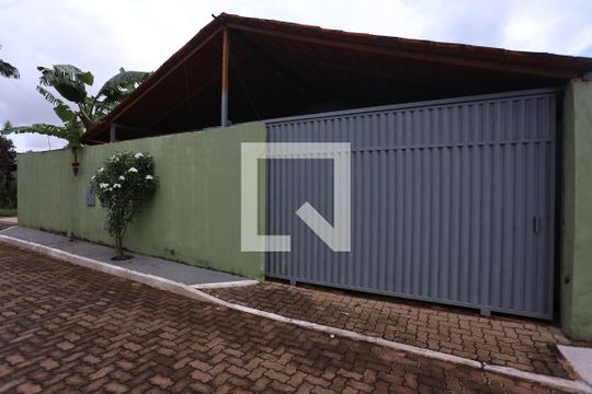 Fachada de casa de condomínio para alugar com 3 quartos, 400m² em Setor Habitacional Vicente Pires, Brasília