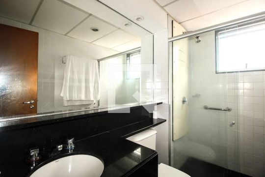 Banheiro de apartamento à venda com 1 quarto, 26m² em Santo Agostinho, Belo Horizonte