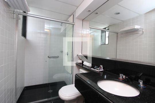 Banheiro de apartamento à venda com 1 quarto, 26m² em Santo Agostinho, Belo Horizonte