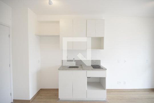Cozinha de apartamento para alugar com 1 quarto, 33m² em Ipiranga, São Paulo