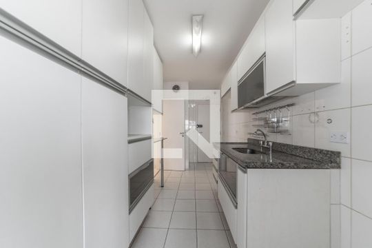 Cozinha de apartamento para alugar com 3 quartos, 86m² em Vila Gumercindo, São Paulo