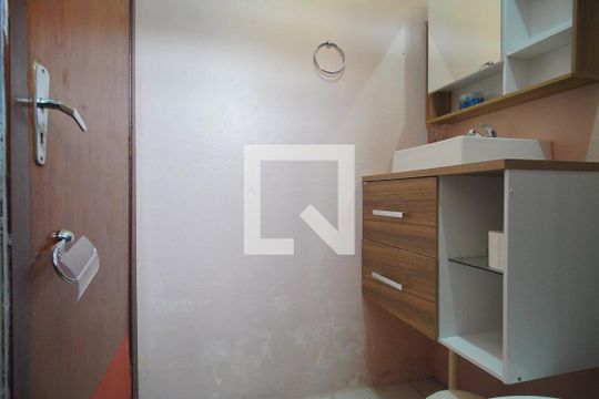 Banheiro de casa à venda com 2 quartos, 64m² em Feitoria, São Leopoldo