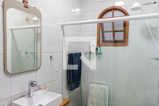 Banheiro de casa à venda com 3 quartos, 240m² em Campestre, Santo André