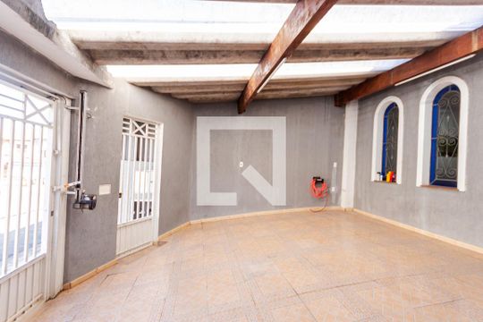Garagem de casa à venda com 3 quartos, 240m² em Campestre, Santo André