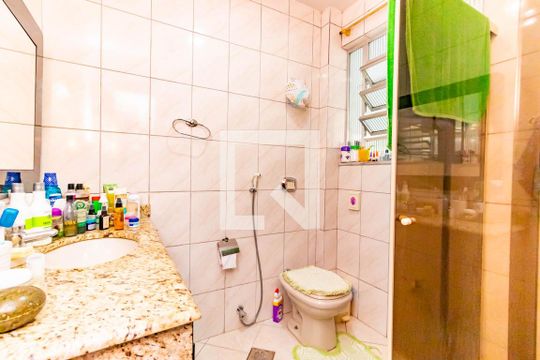 Banheiro de apartamento à venda com 1 quarto, 55m² em Fonseca, Niterói