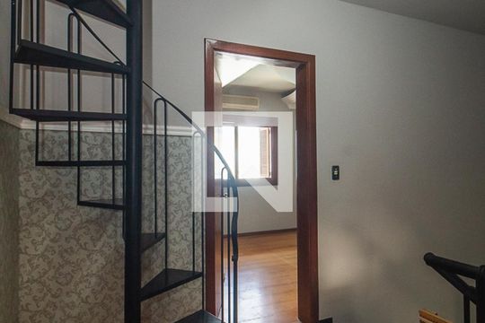 Corredor de casa de condomínio à venda com 3 quartos, 397m² em Vila Nova, Porto Alegre