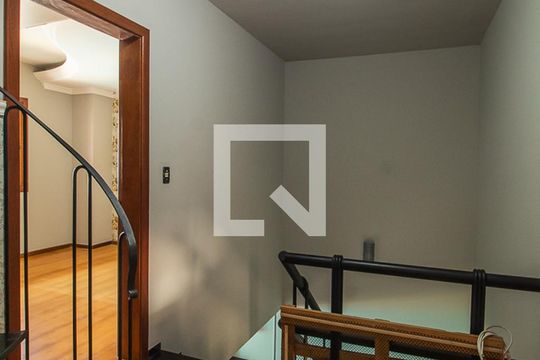 Corredor de casa de condomínio à venda com 3 quartos, 397m² em Vila Nova, Porto Alegre