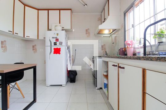 Cozinha  de casa de condomínio para alugar com 3 quartos, 300m² em Pinus Park , Cotia