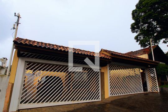 Fachada  de casa de condomínio para alugar com 3 quartos, 300m² em Pinus Park , Cotia