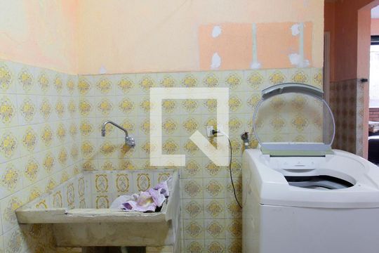 Banheiro de serviço de casa de condomínio para alugar com 3 quartos, 300m² em Pinus Park , Cotia