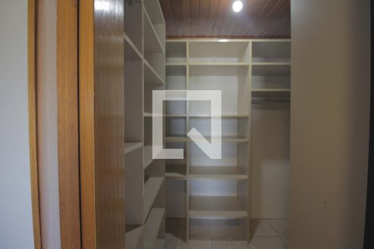 Closet de apartamento à venda com 3 quartos, 141m² em Centro, Canoas