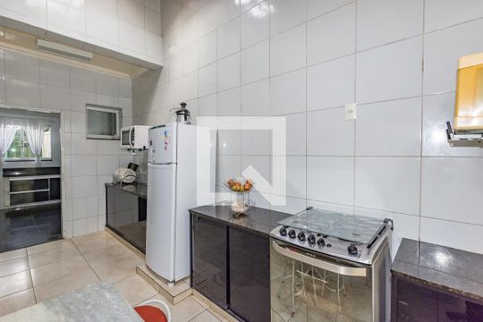 Cozinha de casa à venda com 3 quartos, 120m² em Nova Esperança, Belo Horizonte