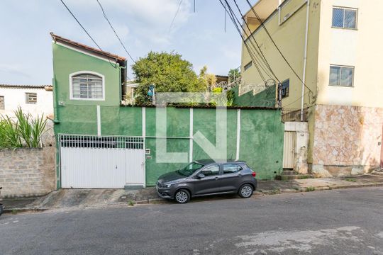 Fachada de casa à venda com 3 quartos, 120m² em Nova Esperança, Belo Horizonte