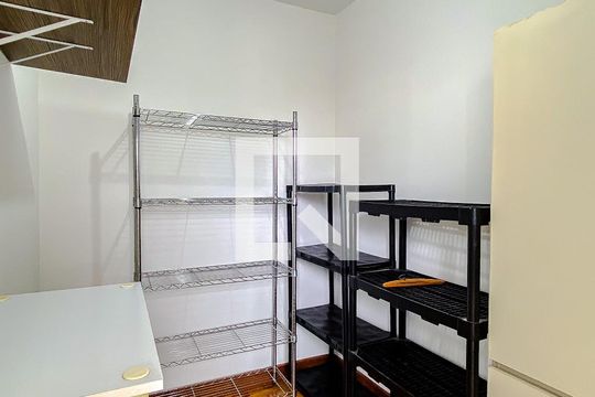 Despensa de apartamento para alugar com 3 quartos, 68m² em Cambuci, São Paulo