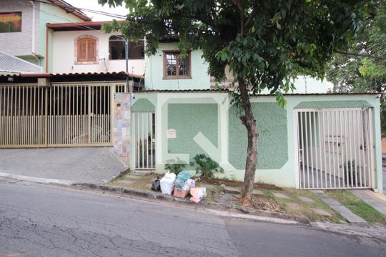 Fachada de casa à venda com 4 quartos, 360m² em Floramar, Belo Horizonte