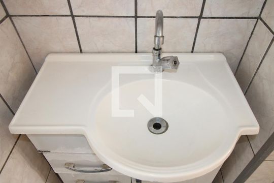 Banheiro de apartamento à venda com 2 quartos, 50m² em Conjunto Habitacional Padre Manoel da Nóbrega, São Paulo