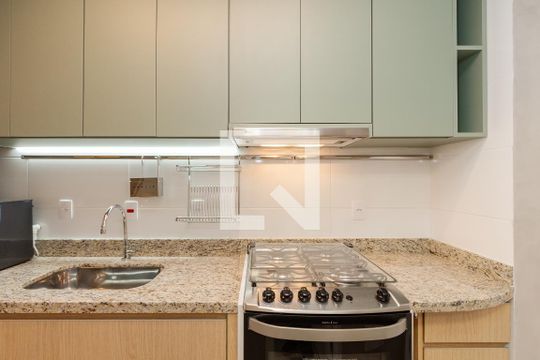Cozinha de kitnet/studio para alugar com 1 quarto, 25m² em Chácara Santo Antônio (zona Sul), São Paulo