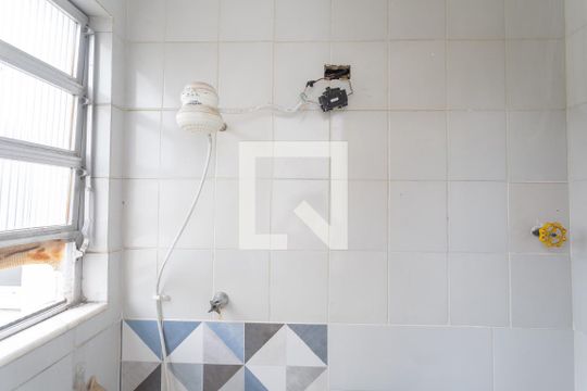 Banheiro de serviço de apartamento para alugar com 2 quartos, 89m² em Flamengo, Rio de Janeiro