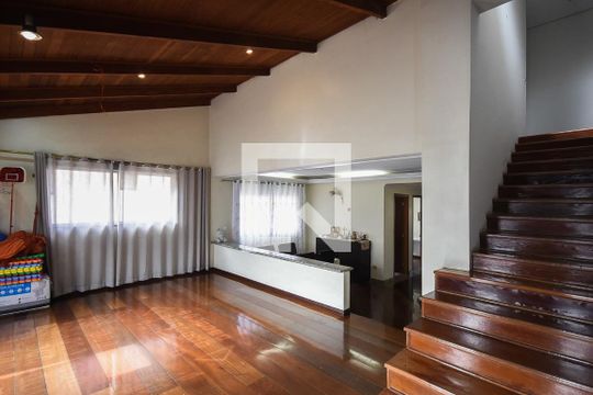 Casa à venda com 3 quartos, 420m² em Jardim Lar Sao Paulo, São Paulo