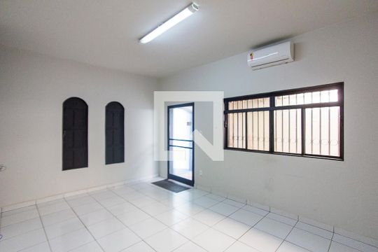 Sala 2 de casa para alugar com 4 quartos, 360m² em Cazeca, Uberlândia