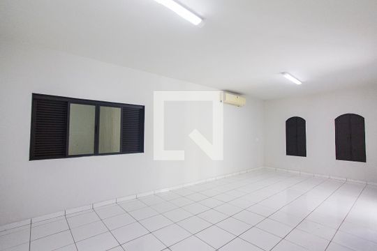 Sala 1 de casa para alugar com 4 quartos, 360m² em Cazeca, Uberlândia