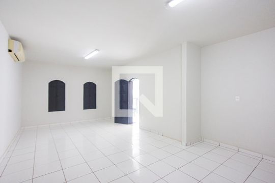 Sala 1 de casa para alugar com 4 quartos, 360m² em Cazeca, Uberlândia