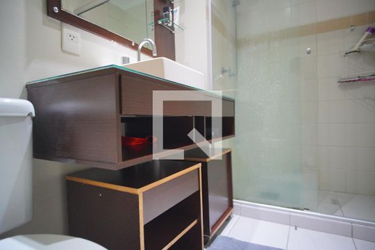 Banheiro Corredor de apartamento à venda com 3 quartos, 95m² em Vila Ipiranga, Porto Alegre